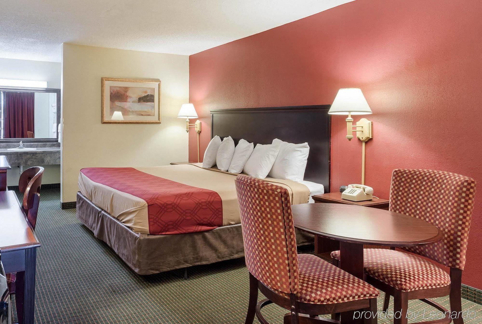 Rodeway Inn West Memphis Extérieur photo